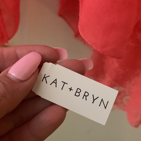 Sparkly cover up goes just over the neck - Picture 6 of 8